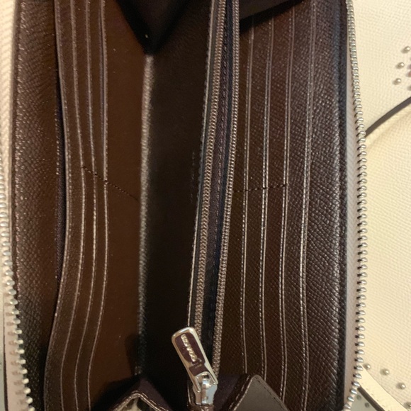 Beautiful & chic Coach tote and wallet with rivets - Picture 7 of 7